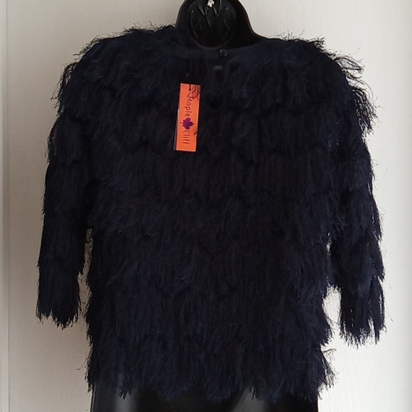 ⭐️ Host Pick ⭐️ Maple & Cliff | Unique Navy Faux Feather Top - Picture 12 of 12